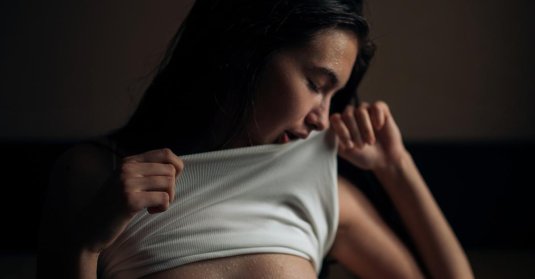 Небольшая девичья грудь