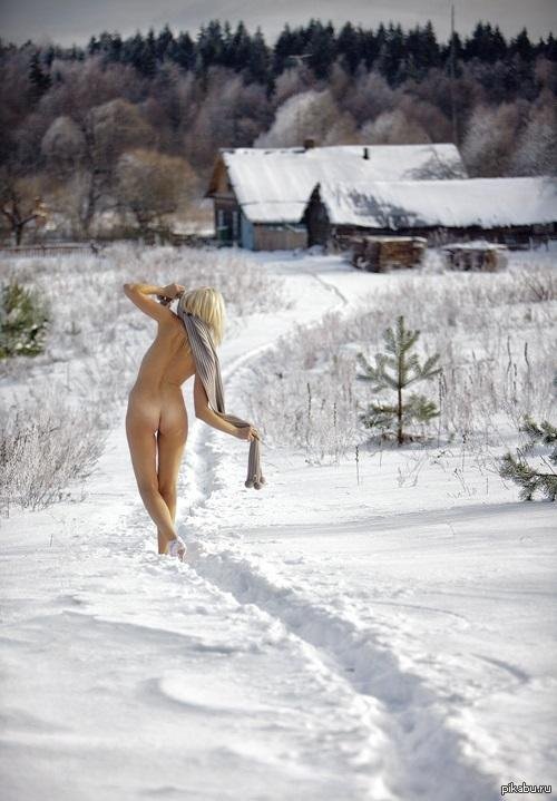 Эротическая фотосессия на снегу