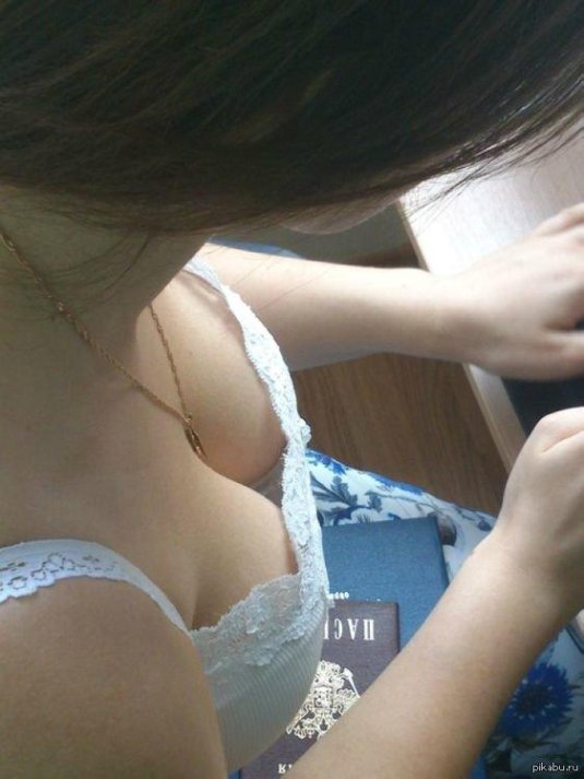 Школьницы в бюстгальтере