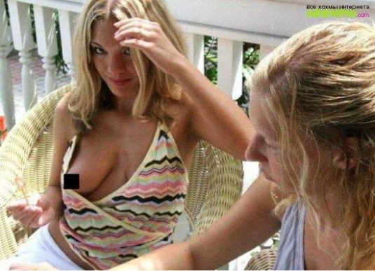 Случайно засветила грудь