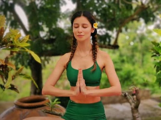 Равшана куркова в купальнике