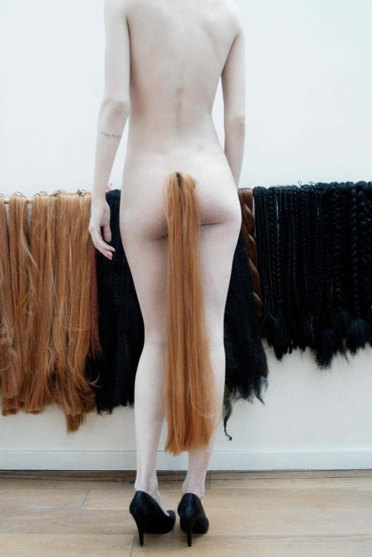 Девушки с прической хвост ню