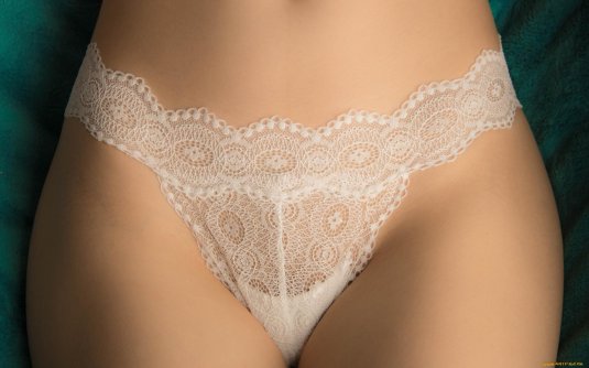 Женщины в прозрачных трусиках