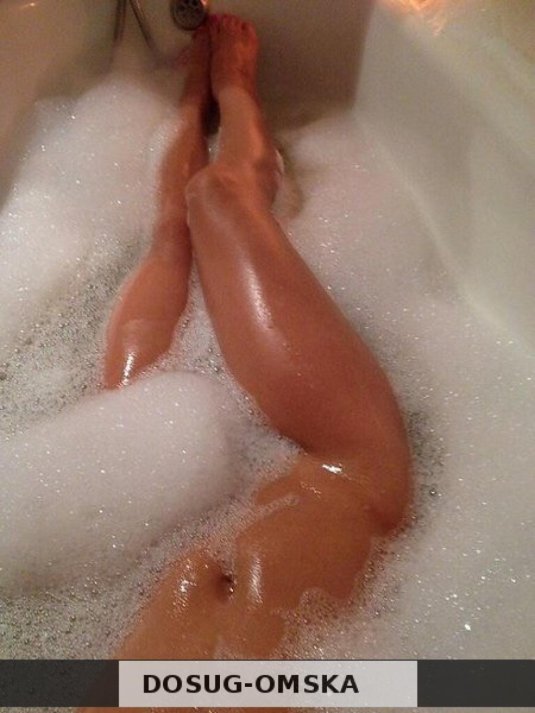 Голенькие девушки в ванне