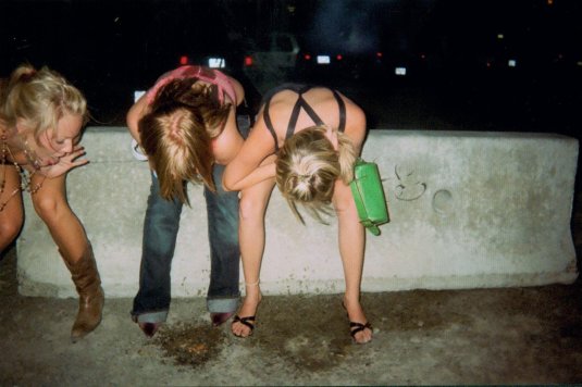 Пьяные девушки отрываются