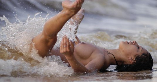 Девушка вода