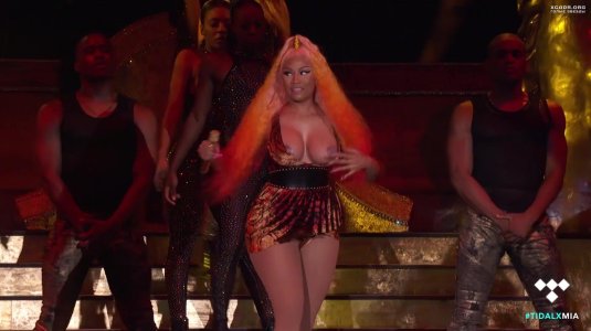 Ники минаж певица сиськи