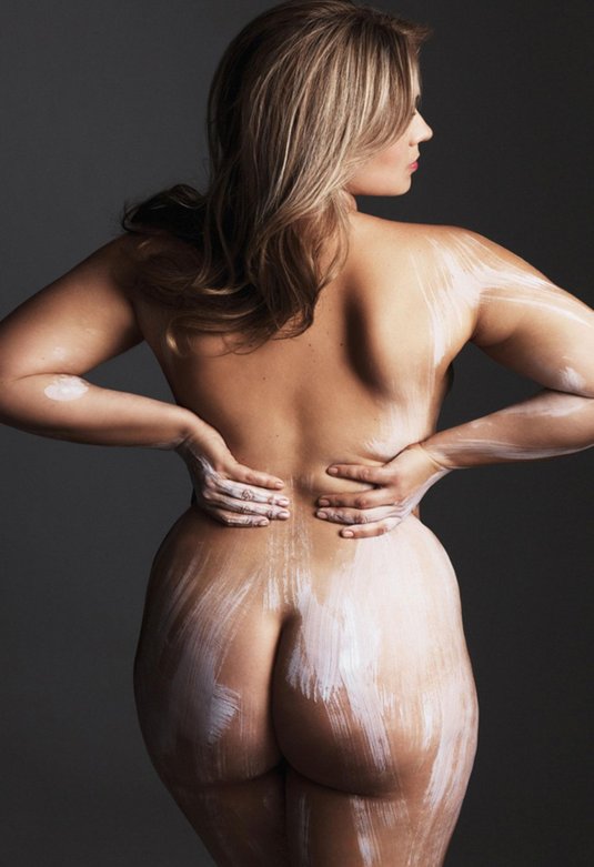 Плюс сайз голая