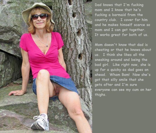 Взрослая женщина без трусов