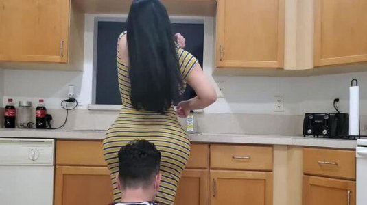 Мачеха с большой жопой