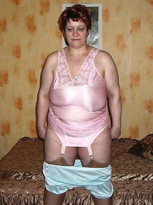 Пожилые женщины в панталонах