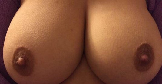 Грудь с красивыми сосками