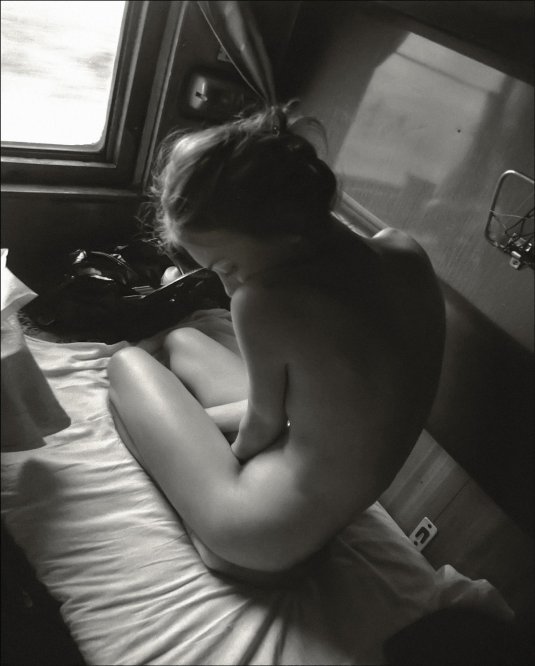 В поезде ню