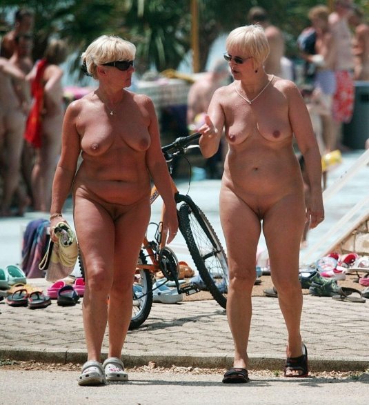 Зрелые нудисты