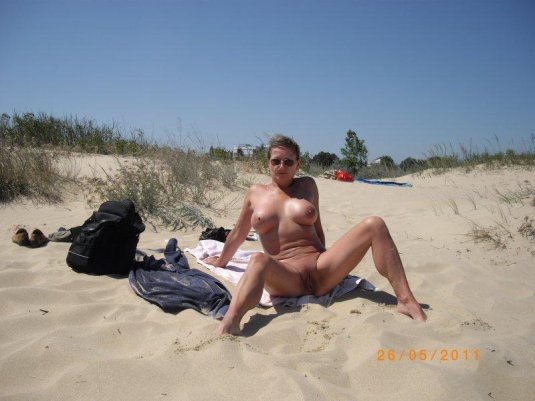 Голые зрелые женщины на пляже