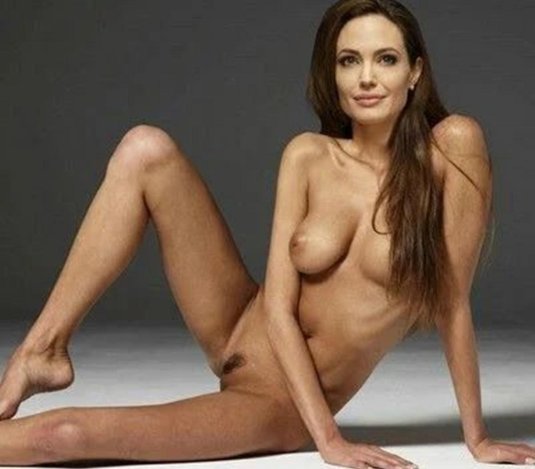 Анджелина джоли голенькая
