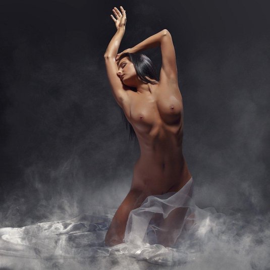 Девушка в танце