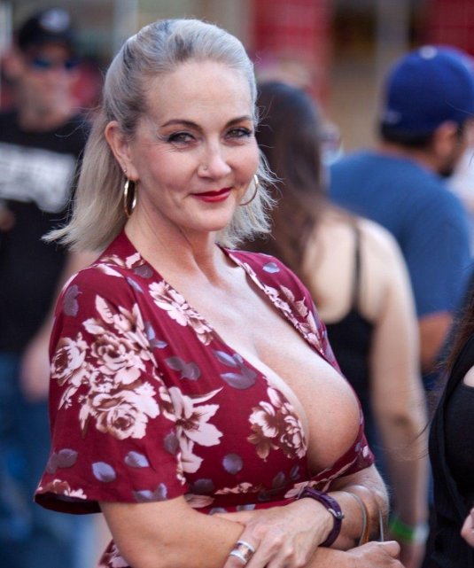 Зрелая женщина