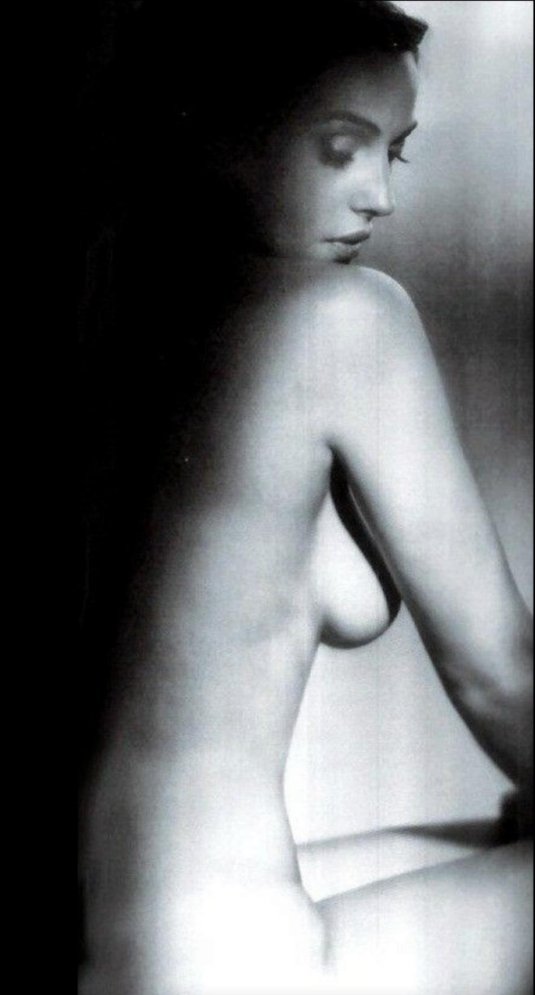 Моника беллуччи в молодости nude