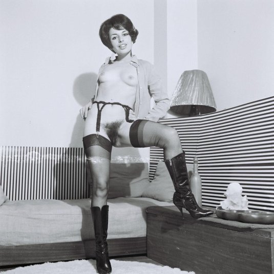 В чулках ретро