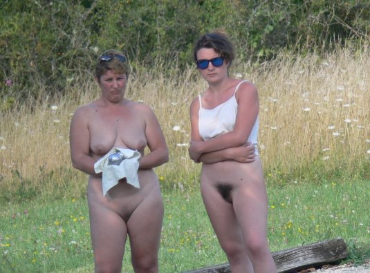 Голая жена на отдыхе