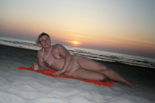 Голая жена на море частное