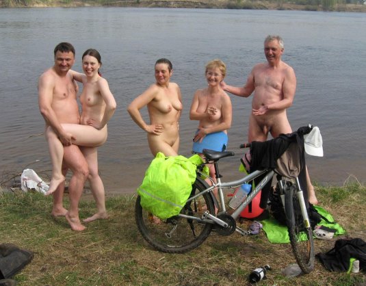 Нудисты голые