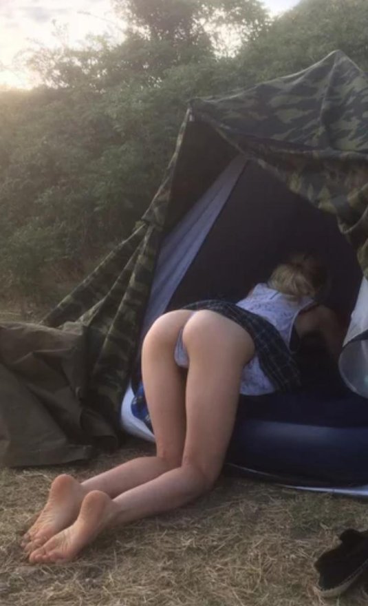 Девушка в походе