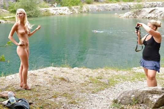 Нагие девочки в походе