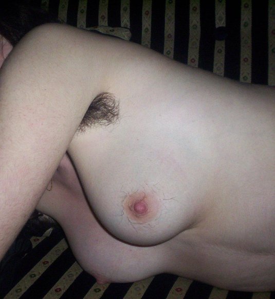 Волосатая женская подмышка