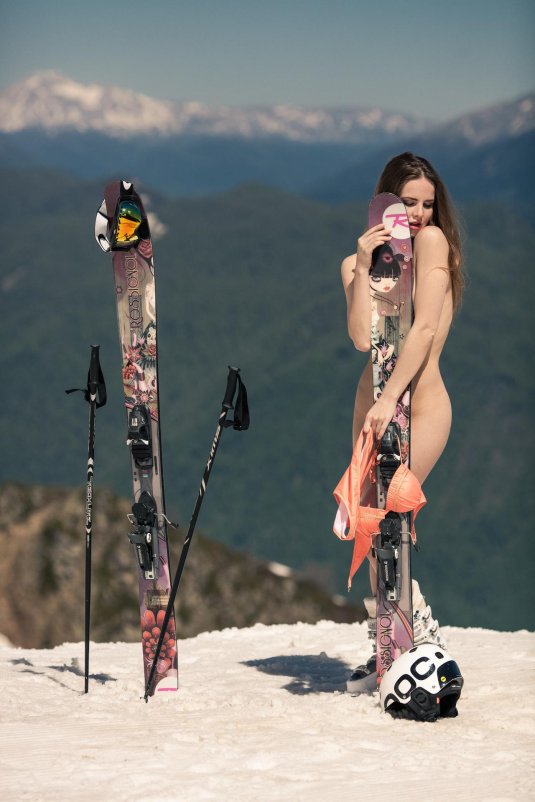 Девушка на лыжах