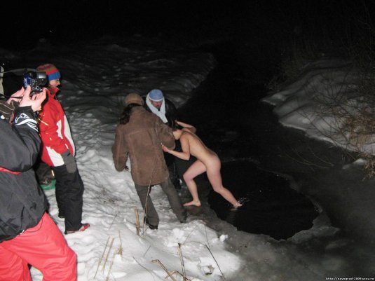 Голые крещенские купания