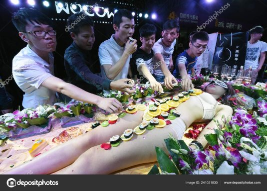 Ресторан nyotaimori япония