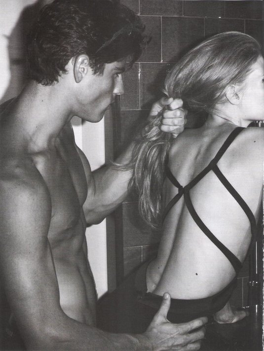 Держать за волосы