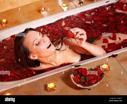 Ванна с розами