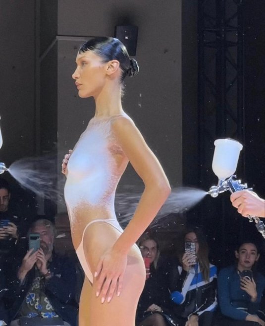 Жидкое платье беллы хадид