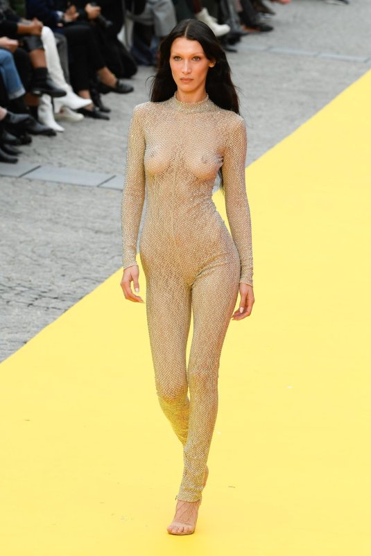 Белла хадид голая на показе