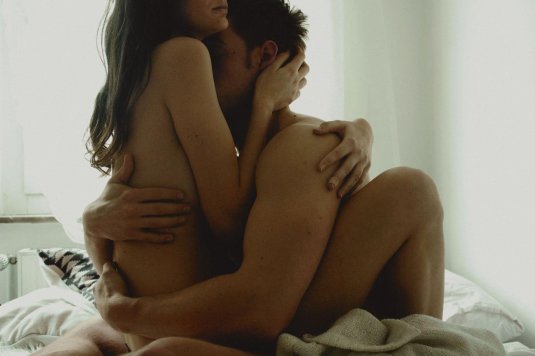 Объятия влюбленных