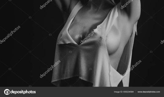 Красивая увеличенная грудь