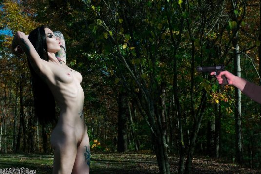 Девушка блэк металлистка