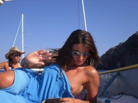 Случайно обнажилась на пляже