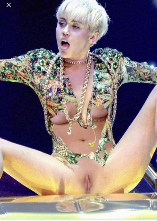 Майли сайрус на сцене