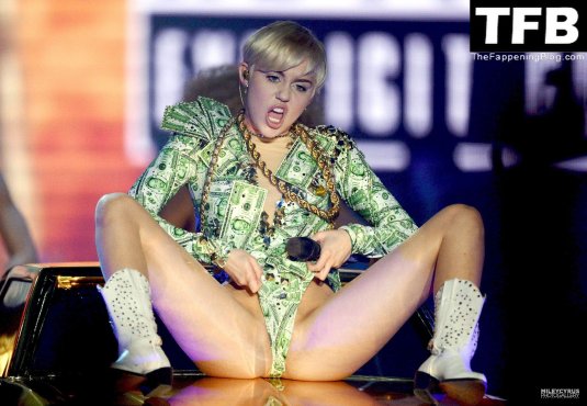 Майли сайрус на сцене