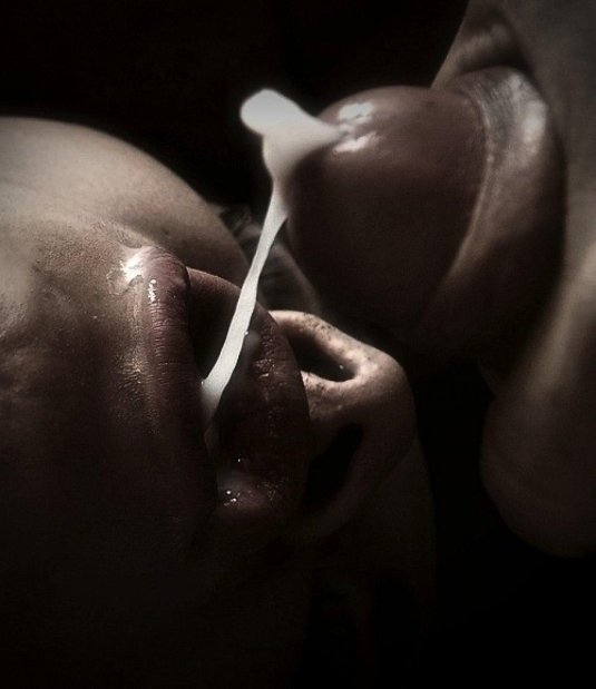 Кончил в рот черно белое