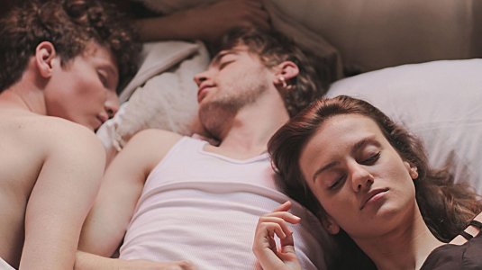Любовь втроем в постели