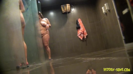 Скрытая камера в душе