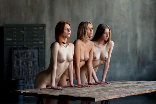 Необычные голые женщины