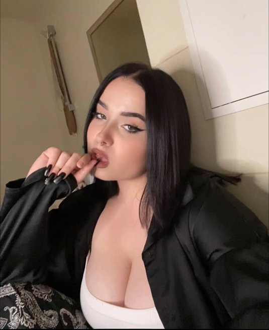 Красива девушка