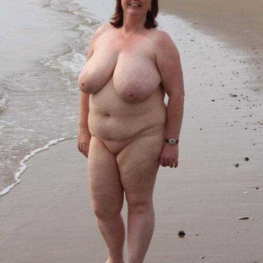 Толстуха на пляже