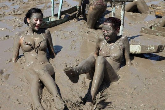 Грязная девушка